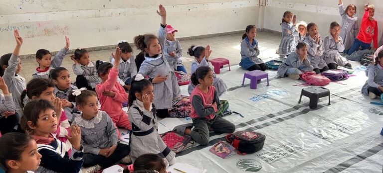 مستقبل أجيال غزة على المحكّ: الإبادة التعليميّة باقية وتتمدّد